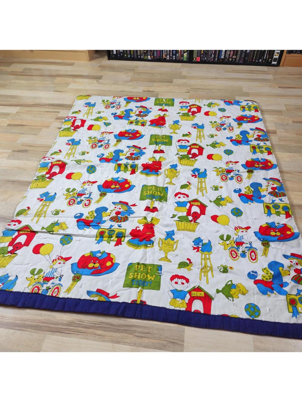Vintage Quilted Pet Show Coverlet Quilt Blanket 44 x 54 inches